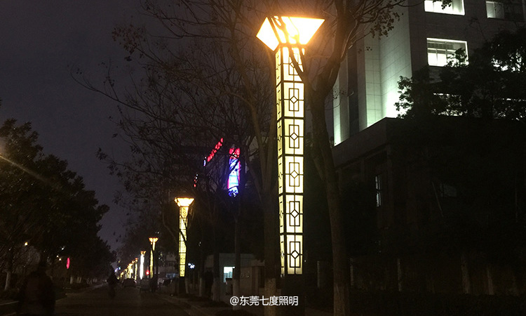 4米高倒方锥体园林麻豆啪啪啪视频柱街道安装亮灯效果